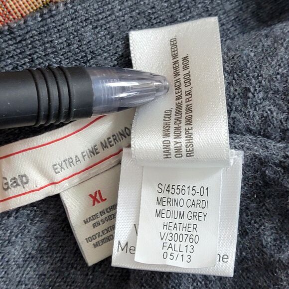 Gap Sweater Mens XL Gray Heather 100% Extra Fine Merino Wool V Neck Cardigan - Picture 12 of 13